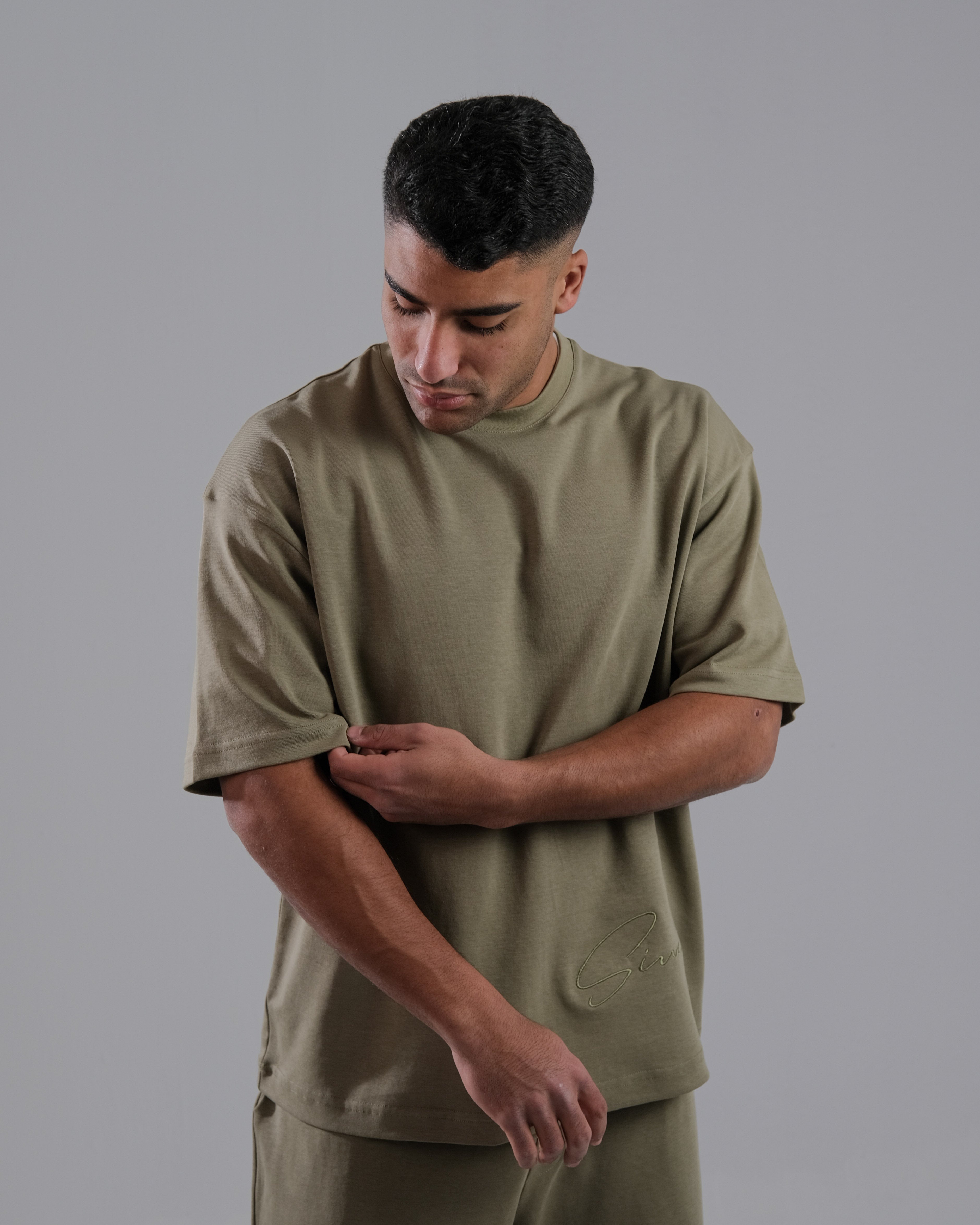 Fit Tee And Short Signature OLIVE